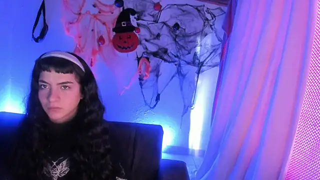 kitty  chs online show from 11/22/25, 01:10