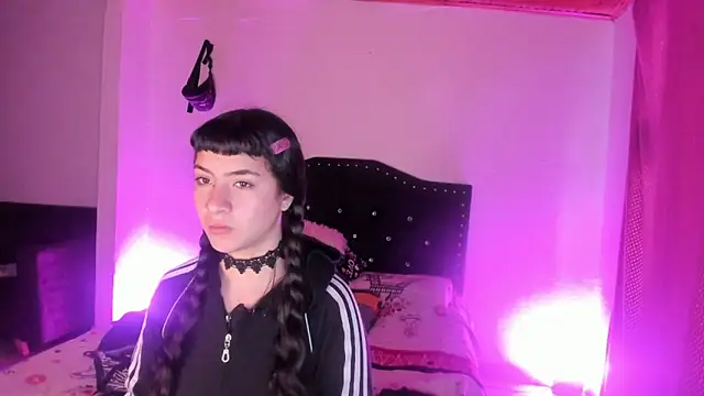 kitty  chs online show from 12/04/25, 11:19