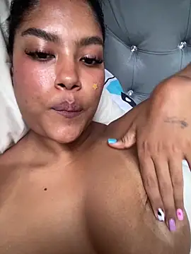 Snapshot of miiabrown18 chatting on 11/06/25, 12:06 miiabrown18 online show from 11/06/25, 12:06