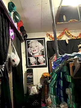 Snapshot of blondebarbiebae chatting on 09/30/25, 02:38 blondebarbiebae online show from 09/30/25, 02:38