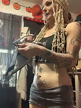 Snapshot of blondebarbiebae chatting on 11/07/25, 07:08 blondebarbiebae online show from 11/07/25, 07:08