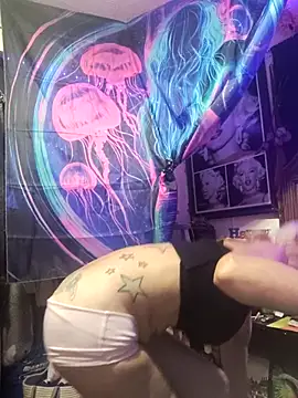 Snapshot of blondebarbiebae chatting on 11/15/25, 04:54 blondebarbiebae online show from 11/15/25, 04:54