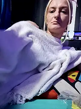 Snapshot of blondebarbiebae chatting on 11/17/25, 12:05 blondebarbiebae online show from 11/17/25, 12:05