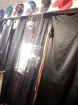 Snapshot of blondebarbiebae chatting on 11/25/25, 10:32 blondebarbiebae online show from 11/25/25, 10:32