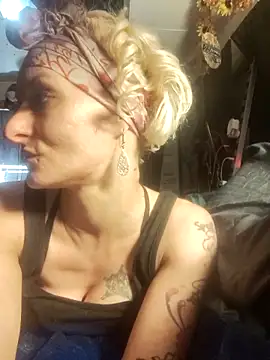 Snapshot of blondebarbiebae chatting on 11/27/25, 10:06 blondebarbiebae online show from 11/27/25, 10:06