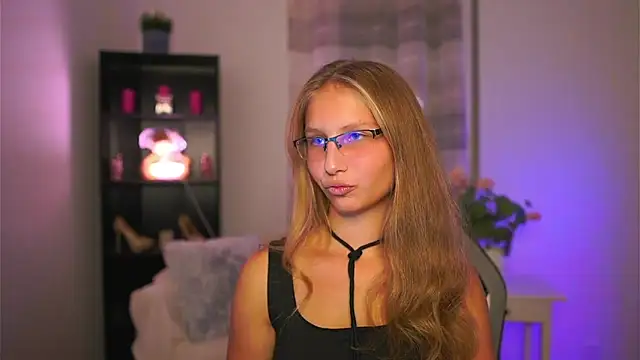 Snapshot of emmie_murray chatting on 10/10/25, 06:07 emmie murray online show from 10/10/25, 06:07