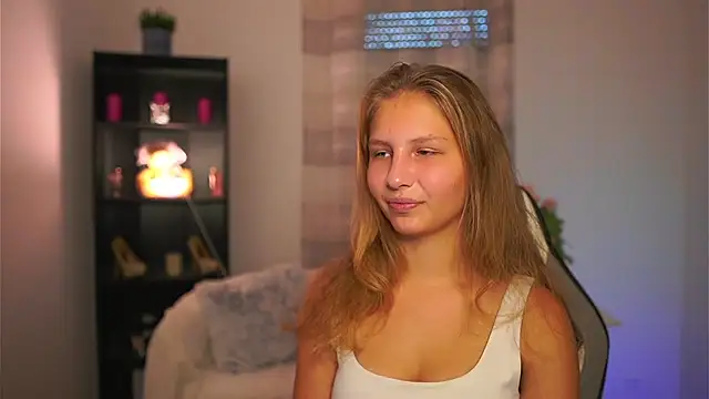 Snapshot of emmie_murray chatting on 10/30/25, 01:56 emmie murray online show from 10/30/25, 01:56