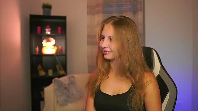 Snapshot of emmie_murray chatting on 12/04/25, 02:04 emmie murray online show from 12/04/25, 02:04