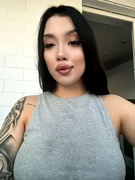 Snapshot of kiss_Lissa chatting on 11/22/25, 02:05 kiss Lissa online show from 11/22/25, 02:05