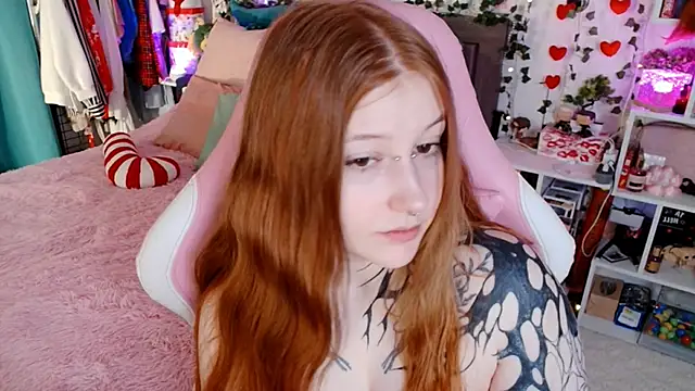 Ayla Hicks online show from 04/11/26, 03:00