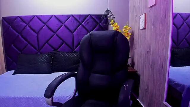 ChloeCampbell03 online show from 10/04/25, 12:58