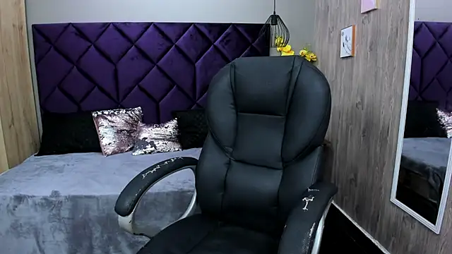 ChloeCampbell03 online show from 11/08/25, 05:45