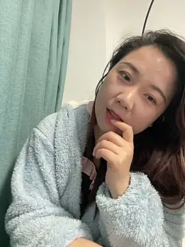 Snapshot of Momo-9988 chatting on 11/22/25, 06:23 Momo-9988 online show from 11/22/25, 06:23