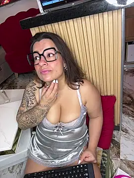 liz and thiago online show from 12/05/25, 11:52