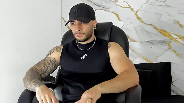 Snapshot of Miike_Stone1 chatting on 10/14/25, 01:01 Miike Stone1 online show from 10/14/25, 01:01