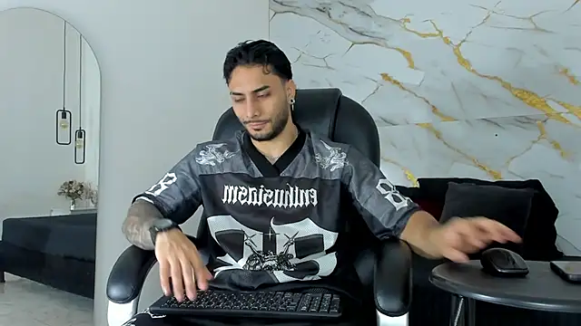 Snapshot of Miike_Stone1 chatting on 10/15/25, 01:00 Miike Stone1 online show from 10/15/25, 01:00