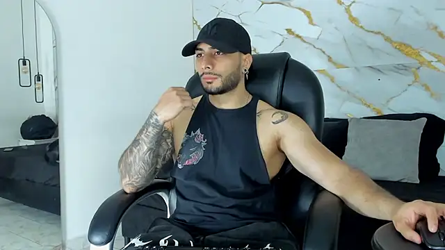 Snapshot of Miike_Stone1 chatting on 10/17/25, 12:52 Miike Stone1 online show from 10/17/25, 12:52