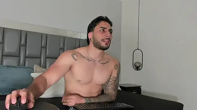 Snapshot of Miike_Stone1 chatting on 10/20/25, 09:15 Miike Stone1 online show from 10/20/25, 09:15