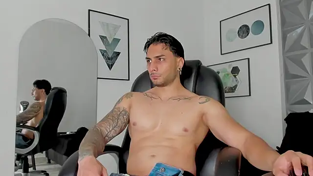 Snapshot of Miike_Stone1 chatting on 10/22/25, 08:30 Miike Stone1 online show from 10/22/25, 08:30