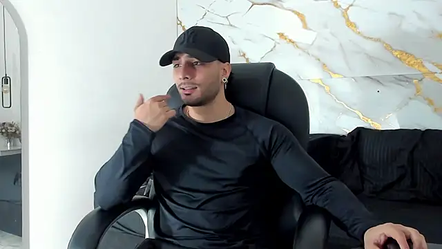 Snapshot of Miike_Stone1 chatting on 10/24/25, 01:18 Miike Stone1 online show from 10/24/25, 01:18