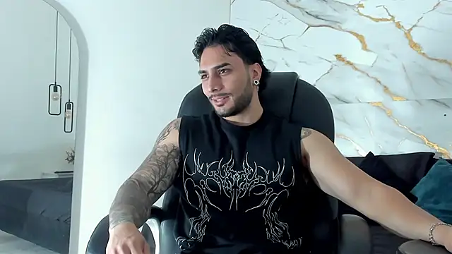 Snapshot of Miike_Stone1 chatting on 10/29/25, 01:02 Miike Stone1 online show from 10/29/25, 01:02