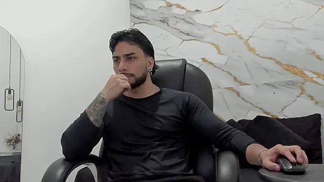 Snapshot of Miike_Stone1 chatting on 11/14/25, 01:10 Miike Stone1 online show from 11/14/25, 01:10