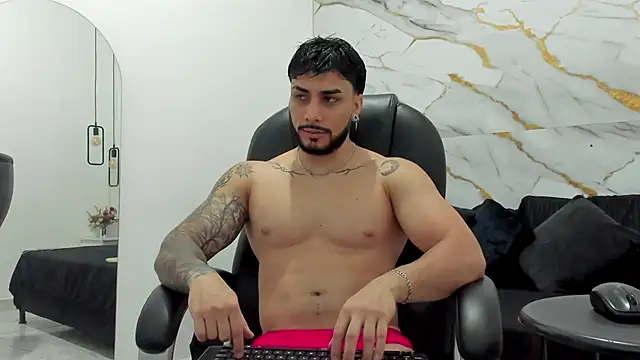 Snapshot of Miike_Stone1 chatting on 11/24/25, 01:22 Miike Stone1 online show from 11/24/25, 01:22