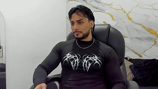 Snapshot of Miike_Stone1 chatting on 01/12/26, 01:38 Miike Stone1 online show from 01/12/26, 01:38