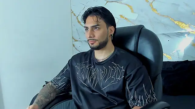 Snapshot of Miike_Stone1 chatting on 01/13/26, 01:05 Miike Stone1 online show from 01/13/26, 01:05