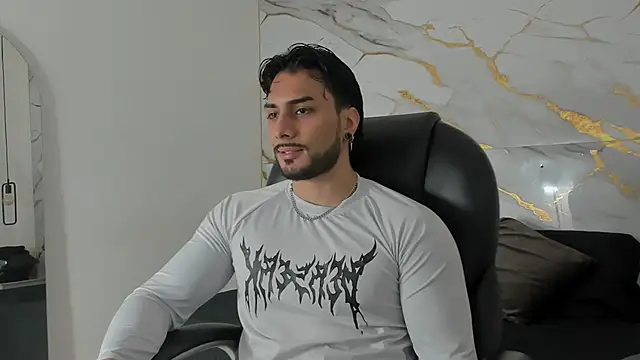 Snapshot of Miike_Stone1 chatting on 01/14/26, 01:28 Miike Stone1 online show from 01/14/26, 01:28