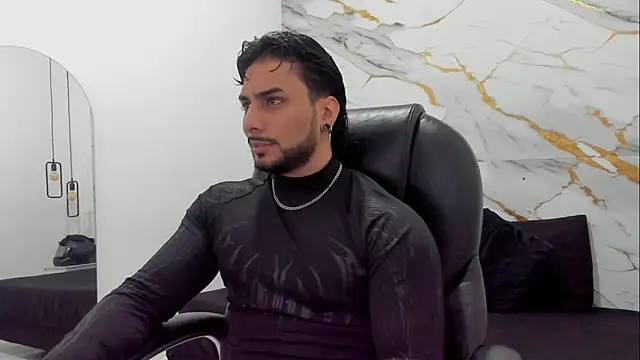 Snapshot of Miike_Stone1 chatting on 01/15/26, 02:10 Miike Stone1 online show from 01/15/26, 02:10