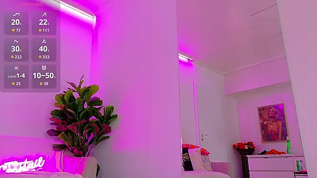 Snapshot of TiaBelle chatting on 11/18/25, 06:23 TiaBelle online show from 11/18/25, 06:23