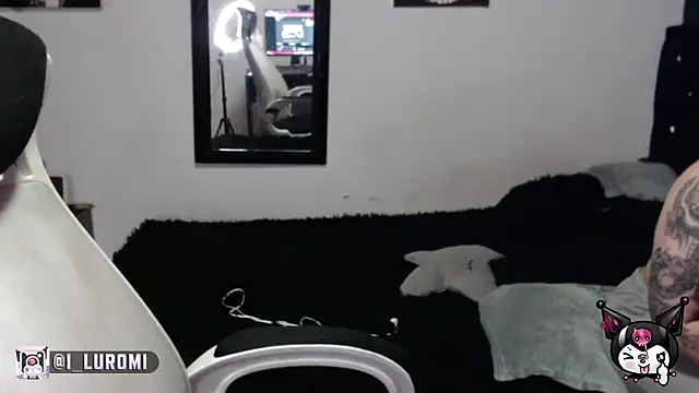 Snapshot of Iluromi chatting on 01/05/26, 05:49 Iluromi online show from 01/05/26, 05:49