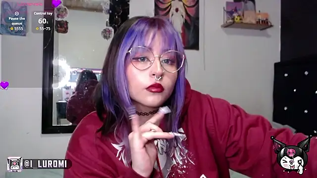 Snapshot of Iluromi chatting on 02/10/26, 03:27 Iluromi online show from 02/10/26, 03:27