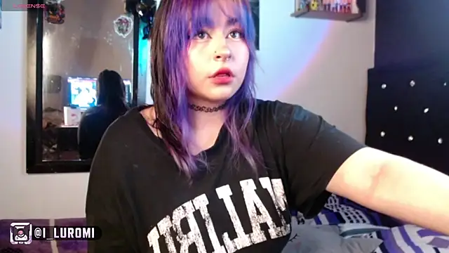 Snapshot of Iluromi chatting on 04/14/26, 02:45 Iluromi online show from 04/14/26, 02:45