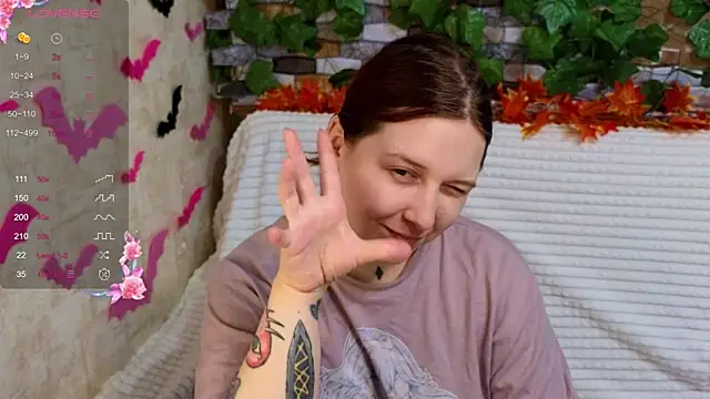 Snapshot of Belinda_Starlight chatting on 10/27/25, 01:37 Belinda Starlight online show from 10/27/25, 01:37