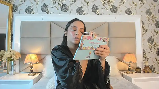 Snapshot of MayaDeLuca chatting on 01/13/26, 01:05 MayaDeLuca online show from 01/13/26, 01:05