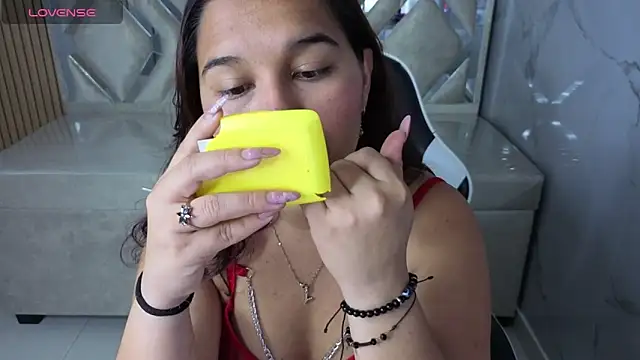 Saraah Tx online show from 12/02/25, 03:01