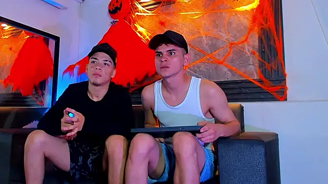 Snapshot of ALEX_MILLER25 chatting on 10/27/25, 04:49 ALEX MILLER25 online show from 10/27/25, 04:49