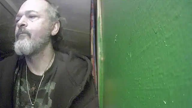 Snapshot of HippieDad333 chatting on 10/02/25, 10:22 HippieDad333 online show from 10/02/25, 10:22