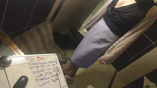 Snapshot of LilithsEve chatting on 09/27/25, 02:49 LilithsEve online show from 09/27/25, 02:49