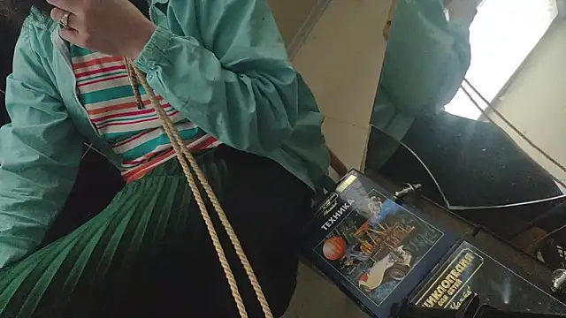 Snapshot of LilithsEve chatting on 10/21/25, 01:23 LilithsEve online show from 10/21/25, 01:23