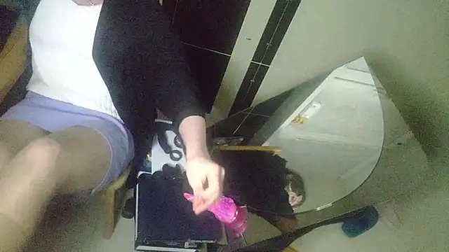 Snapshot of LilithsEve chatting on 10/22/25, 11:37 LilithsEve online show from 10/22/25, 11:37