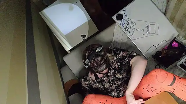 Snapshot of LilithsEve chatting on 11/07/25, 08:20 LilithsEve online show from 11/07/25, 08:20