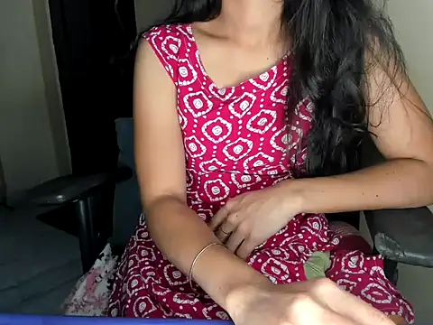 Queen-Bee143 online show from 04/23/26, 12:12