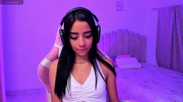 Snapshot of ISABELFORYOU1 chatting on 10/29/25, 02:25 ISABELFORYOU1 online show from 10/29/25, 02:25