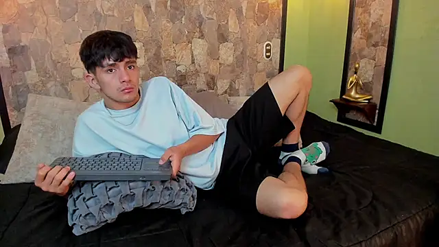 Snapshot of Axel_Draven chatting on 11/08/25, 11:32 Axel Draven online show from 11/08/25, 11:32