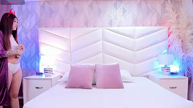 Charlotte hall  online show from 09/26/25, 03:32