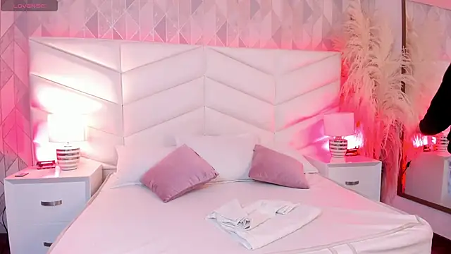 Charlotte hall  online show from 09/27/25, 03:22