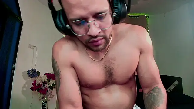 LucasGaeel online show from 10/11/25, 04:49